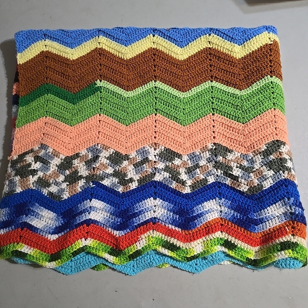 Colorful Chevron Knit Blanket